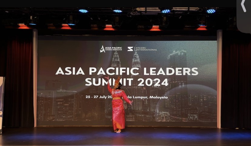 Abbelia Fazle, Siswa MAN IC OKI Tampilkan  Tari  Yasaman pada Forum Asia-Pacific