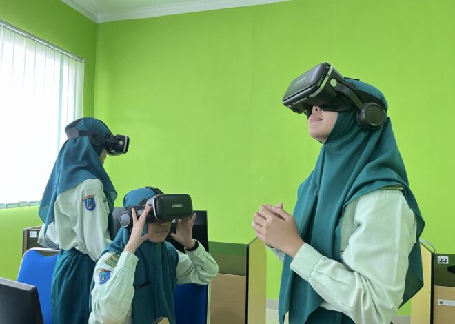 Guru MAN IC OKI Terapkan Virtual Reality dalam Pembelajaran